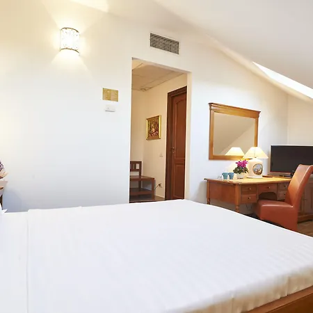 Cozy Attic Iii Apartment